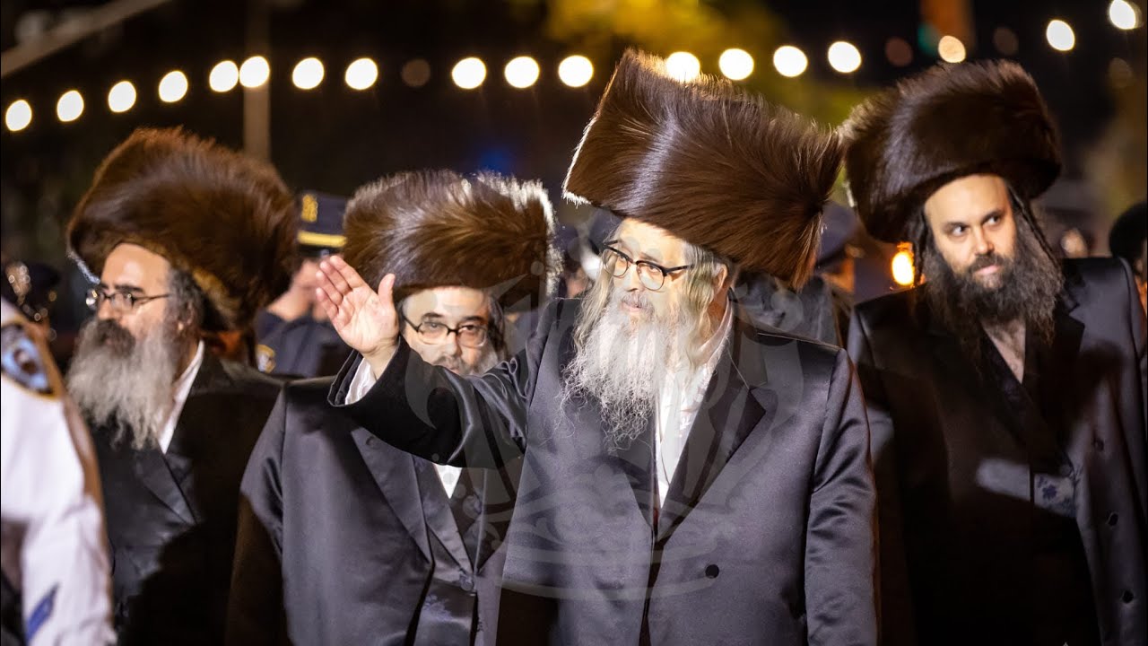 Bagleiten of Satmar Rebbe R’ Zalmen Leib - Motzei Simchas Torah 2024 | האדמו”ר מסאטמאר שליט”א