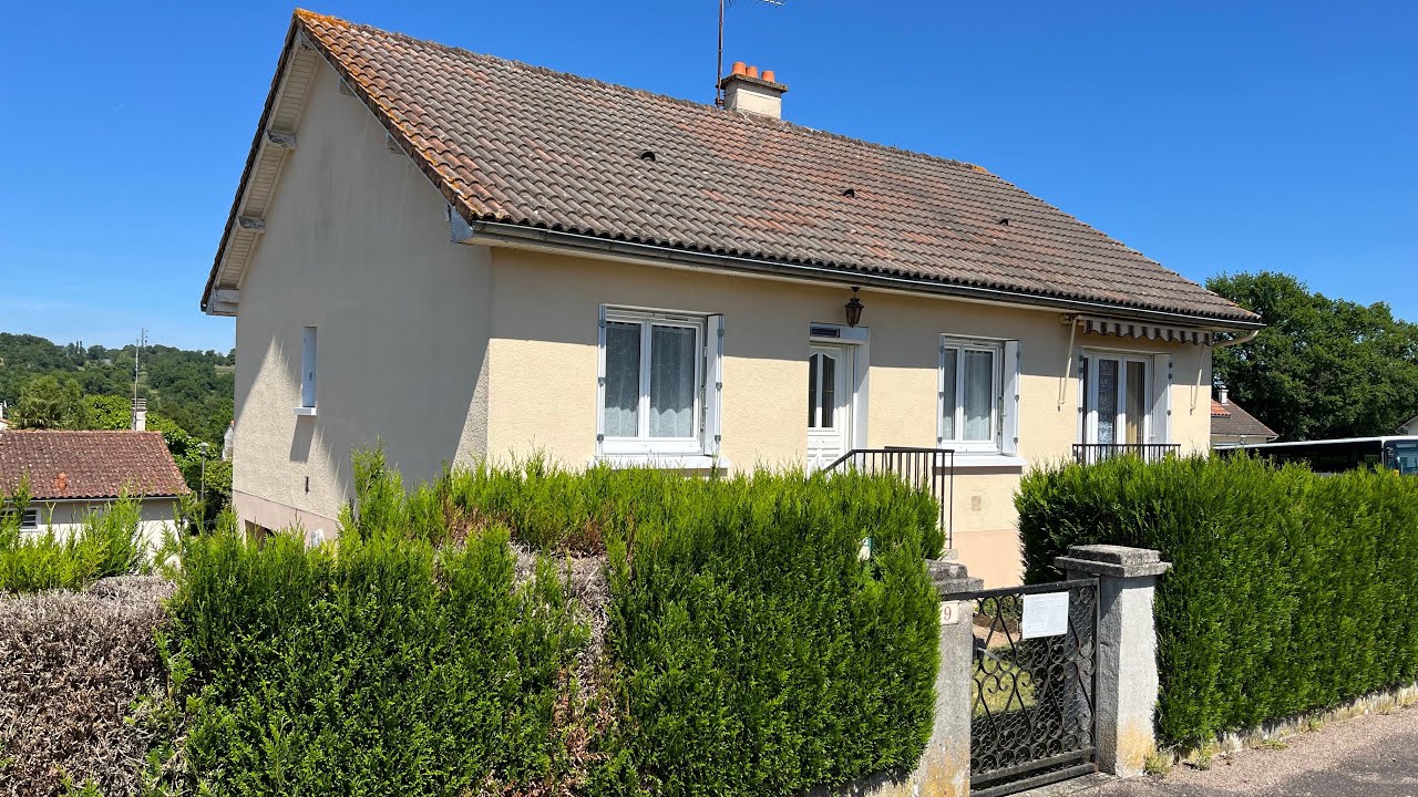 Views & quiet: live in a lovely French town, €95k