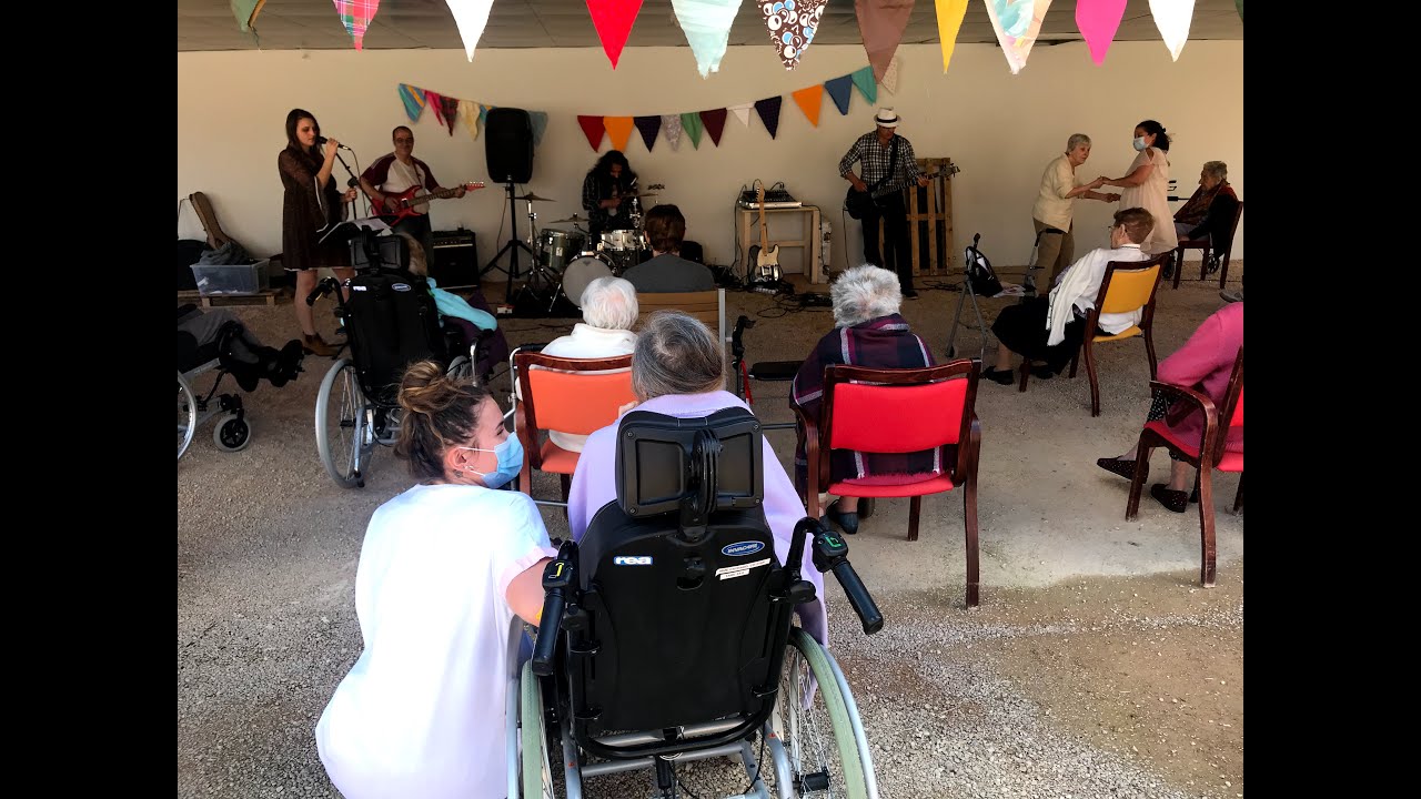 F&ecirc;te de la musique dans la maison de retraite des Coralies &agrave; Chozeau