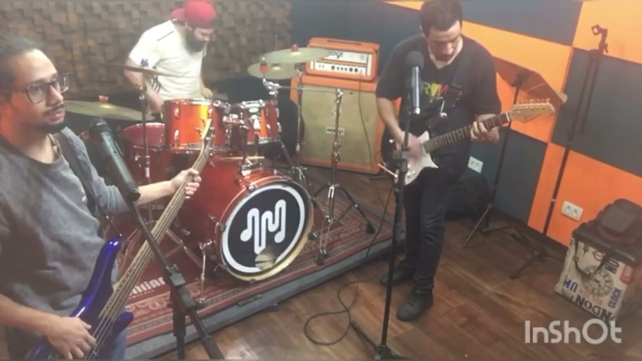Ensaio para a primeira apresentação da banda #somostronca 