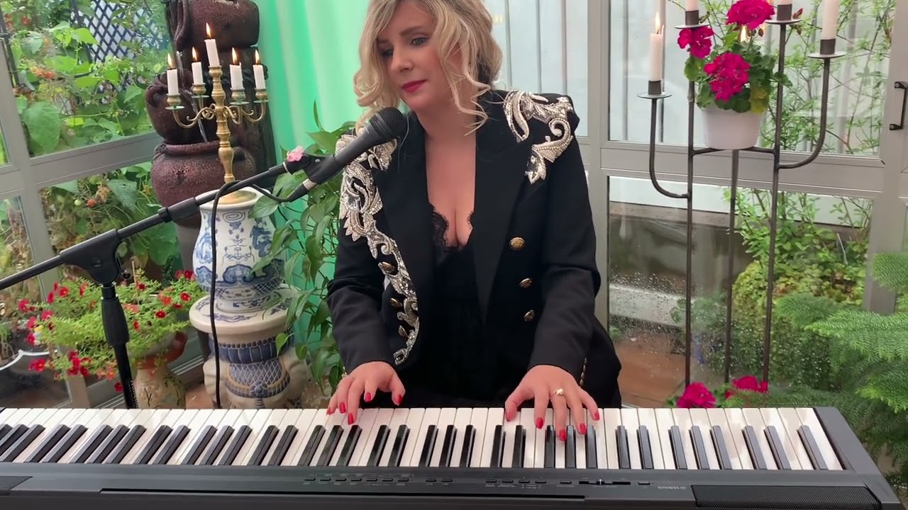 &rdquo;Valborg&rdquo; av H&aring;kan Hellstr&ouml;m cover Maria Lavrell