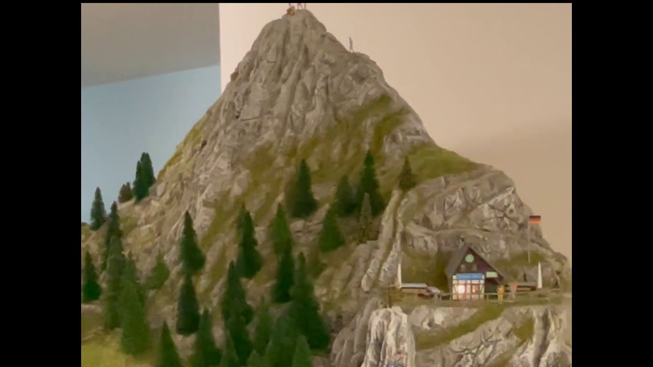 Berge - Szenen und Züge auf der H0 Modellbahnanlage