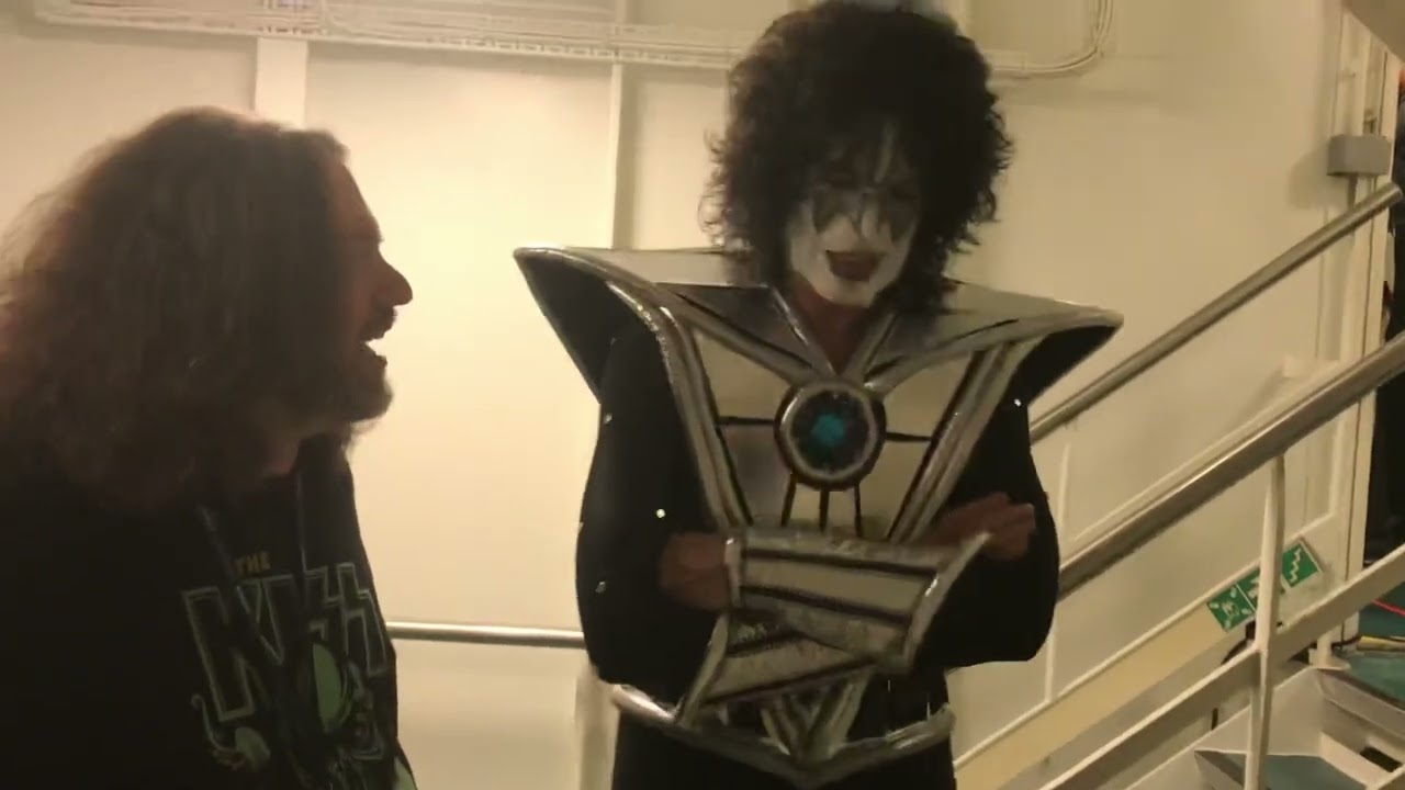 Tommy Thayer Guitar Meet and Greet KISS Kruise IX