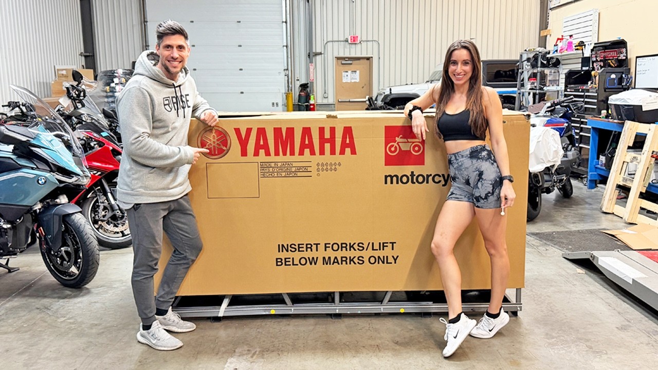 Распаковка совершенно нового мотоцикла Yamaha, выпущенного к 70-летию компании!!!