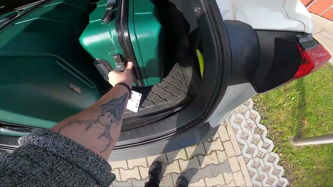 How Much Luggage will fit in the Trunk of Toyota RAV4 V ( 2018 – now ) | Trunk Capacity