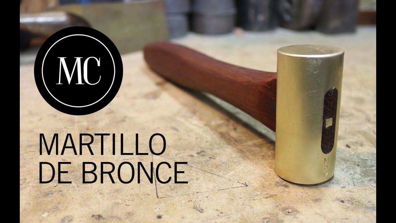Martillo de bronce.