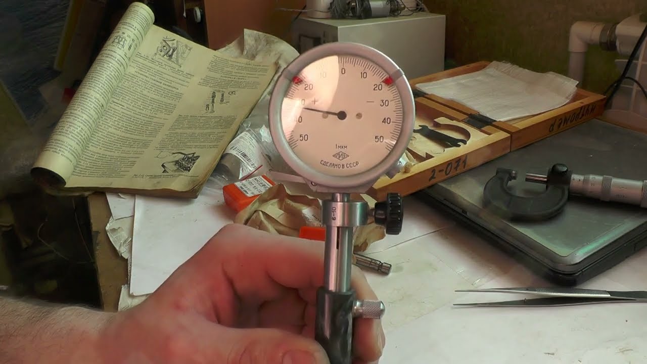 Измерения расчетного зазора направляющих втулок клапанов