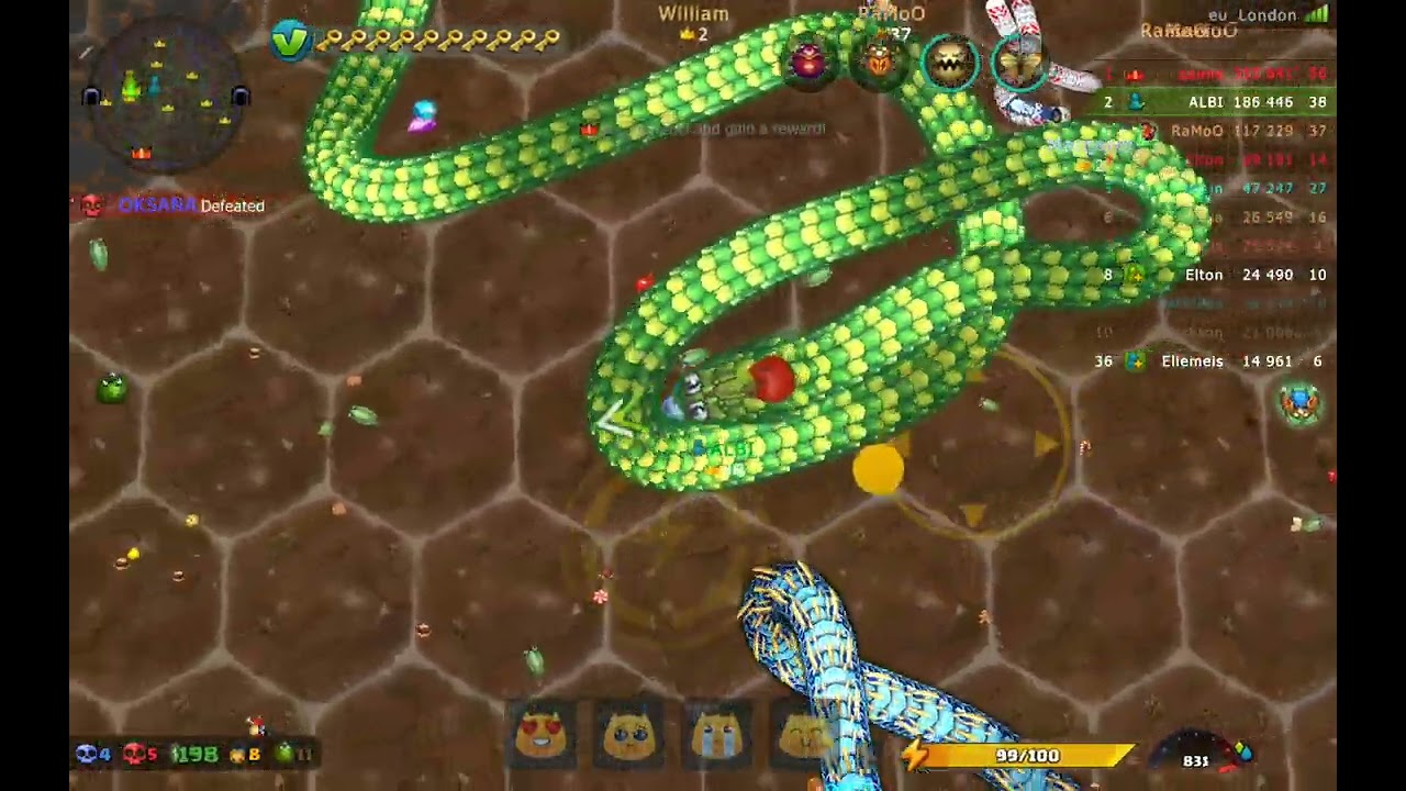 Game little big snake surrounded by D E A T H