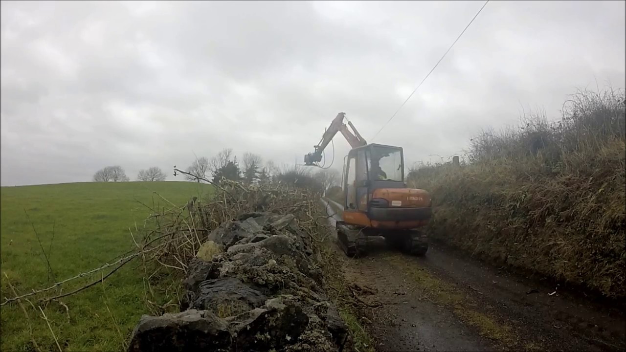 Hedgecutting with 4 ton digger and hydrolic saw