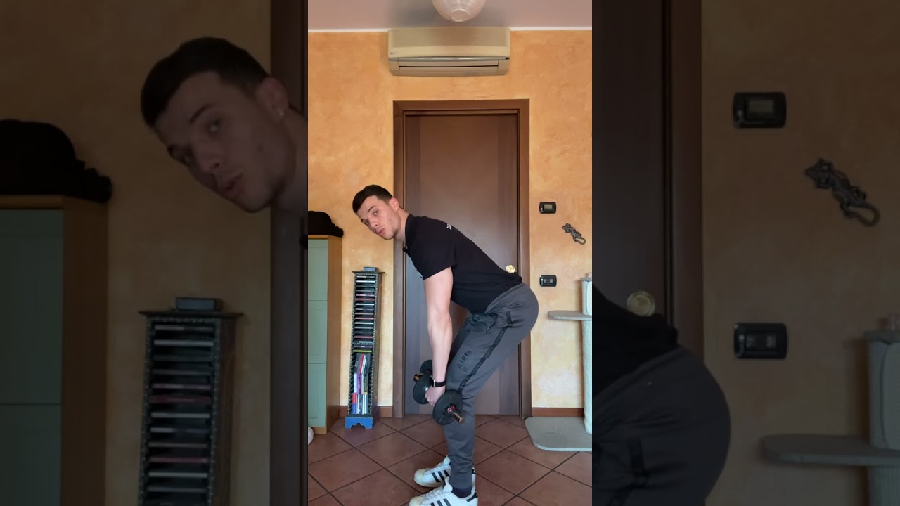 Differenza tra stacco rumeno e stacco a gambe semi tese.