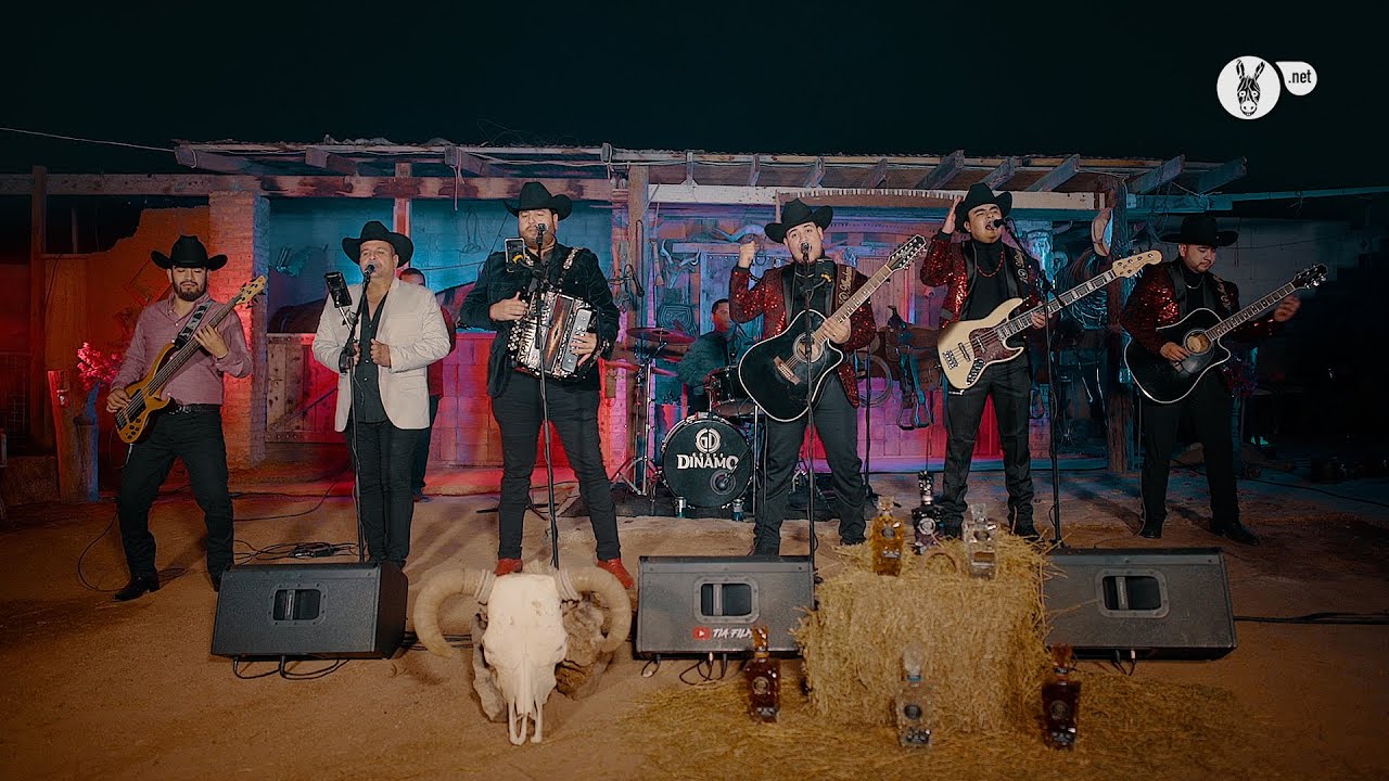 Grupo 3 Firmas ft Grupo Dinamo - El De Las Baquetas (en vivo) | TIA FILMS