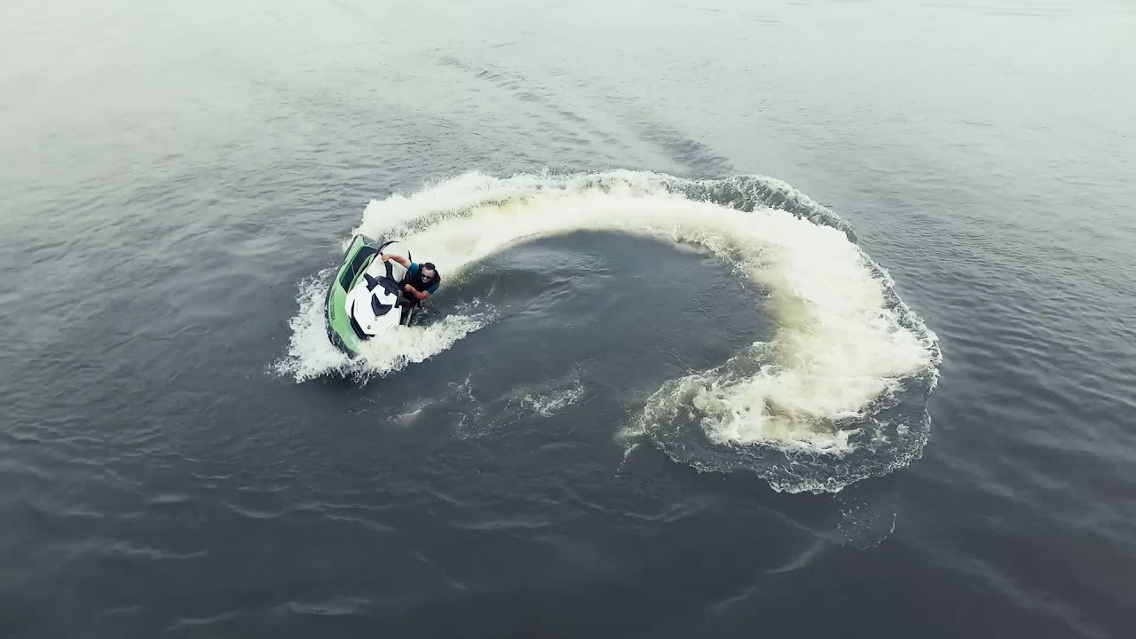 Fazendo umas manobras na alemoa de Jetski