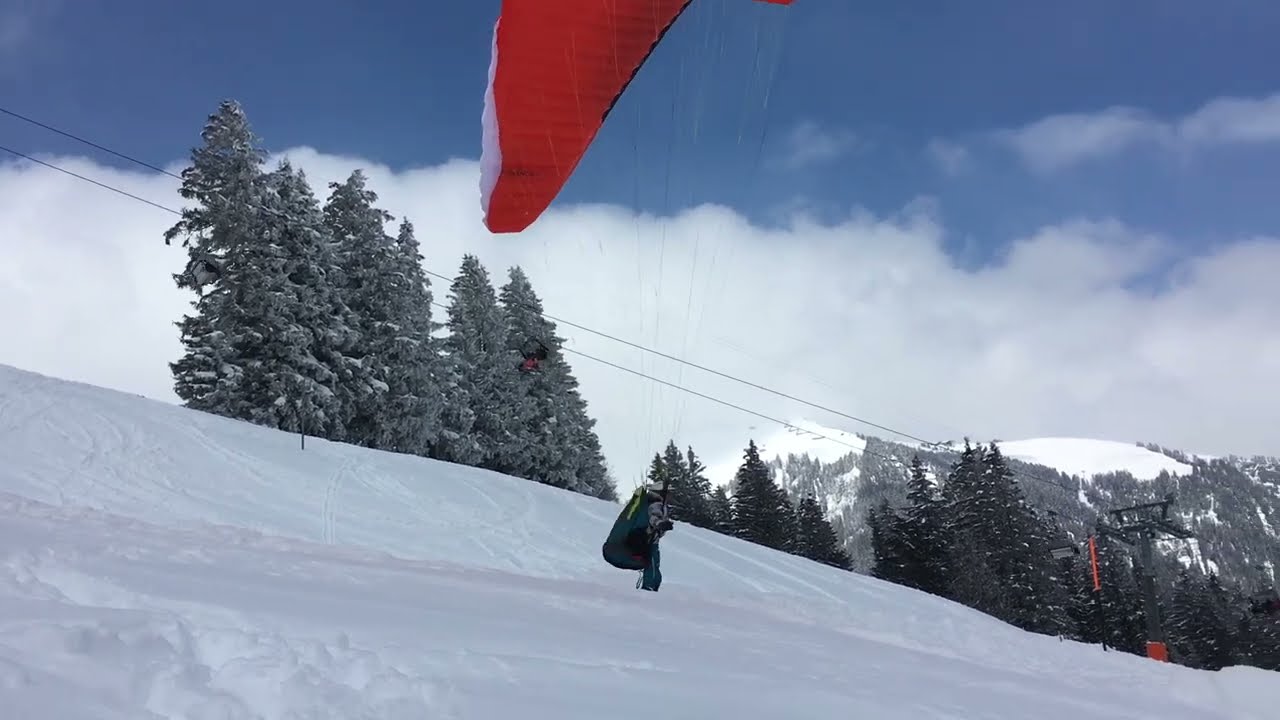 Cloud-7: Soaring am Kuonisbergli / Adelboden