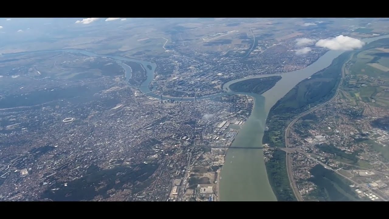 BEOGRAD iz aviona. Uzletanje sa aerodroma Nikola Tesla (BEG), August 2021. BELGRADE from the plane.