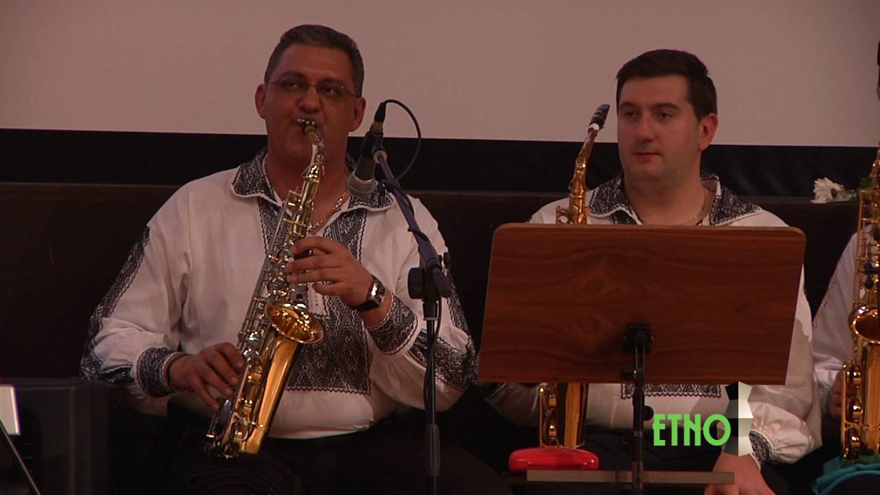 DUMITRU STOICANESCU - ANSAMBLUL GHIOCELUL DIN GIROC SPECTACOL 1 DECEMBRIE 2015