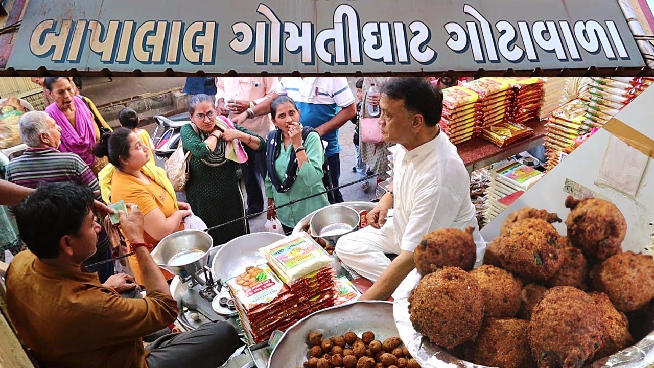 ૧૦૦ વરસ થી પણ જુના ડાકોર ના વર્લ્ડ ફેમસ દૂધ ના ગોટા 😋 ડાકોર ના ઠાકોર યાત્રા ધામ મા સૌથી ફેમસ