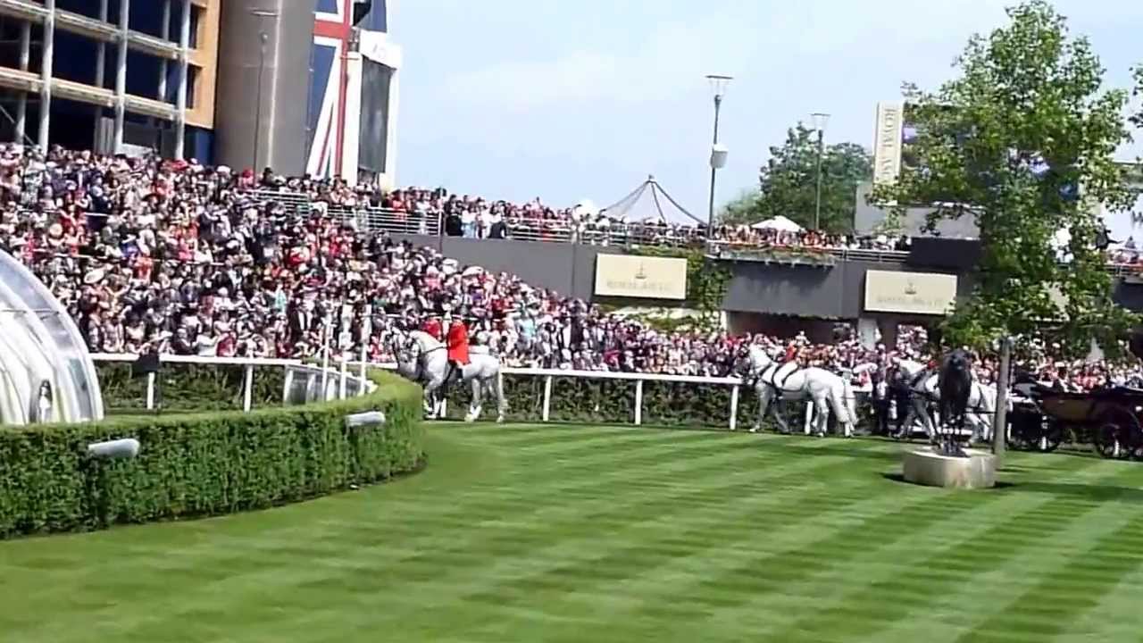 Ascot 2013   Queens Arrival