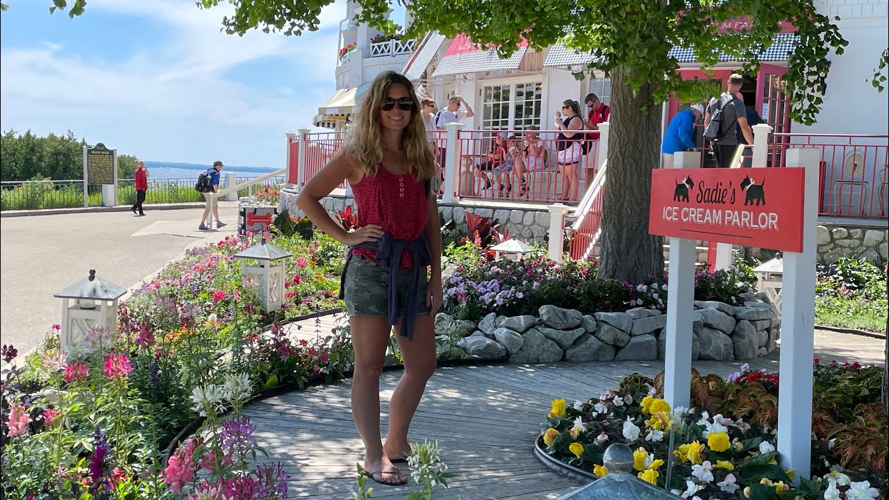 Happy 4th from Mackinac Island! 🇺🇸 tour of the gardens! Thanks Jack Barnwell!! 🌸
