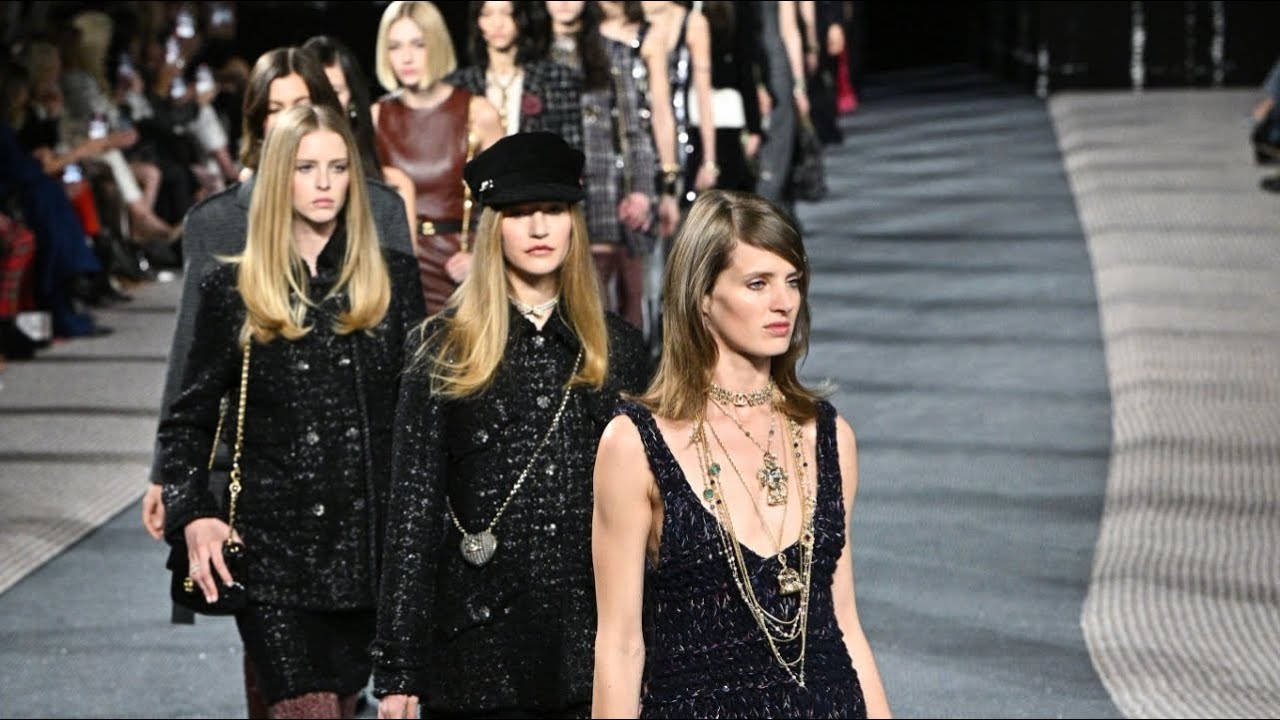 CHANEL - FALL WINTER 2022 / 23 - PARIS FW22