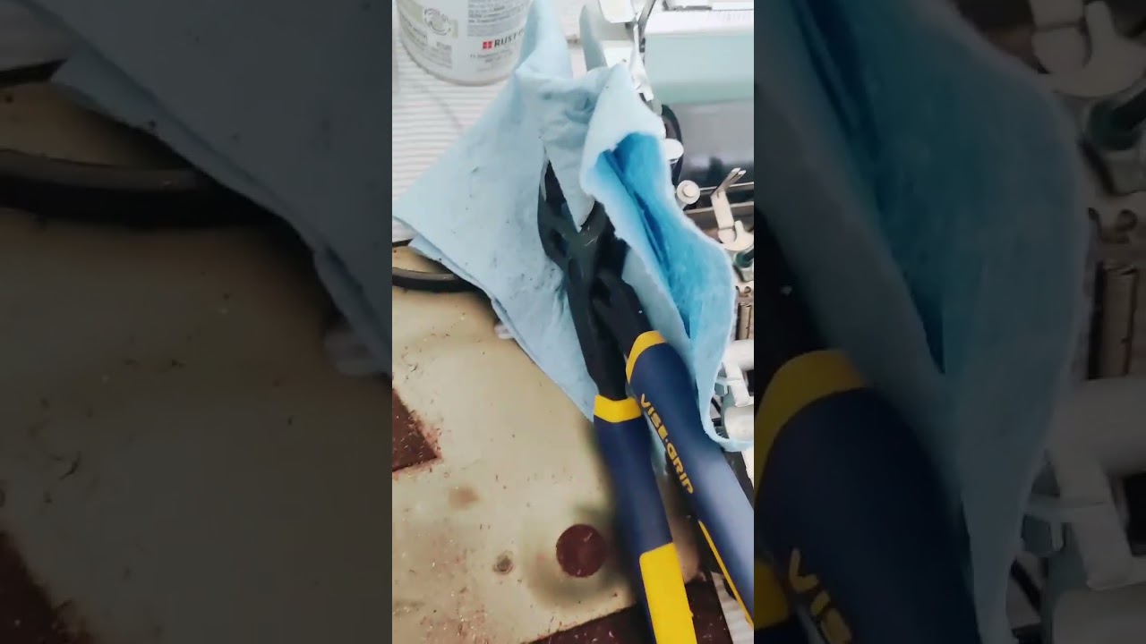 How to remove the platen from an Olivetti Lettera 22
