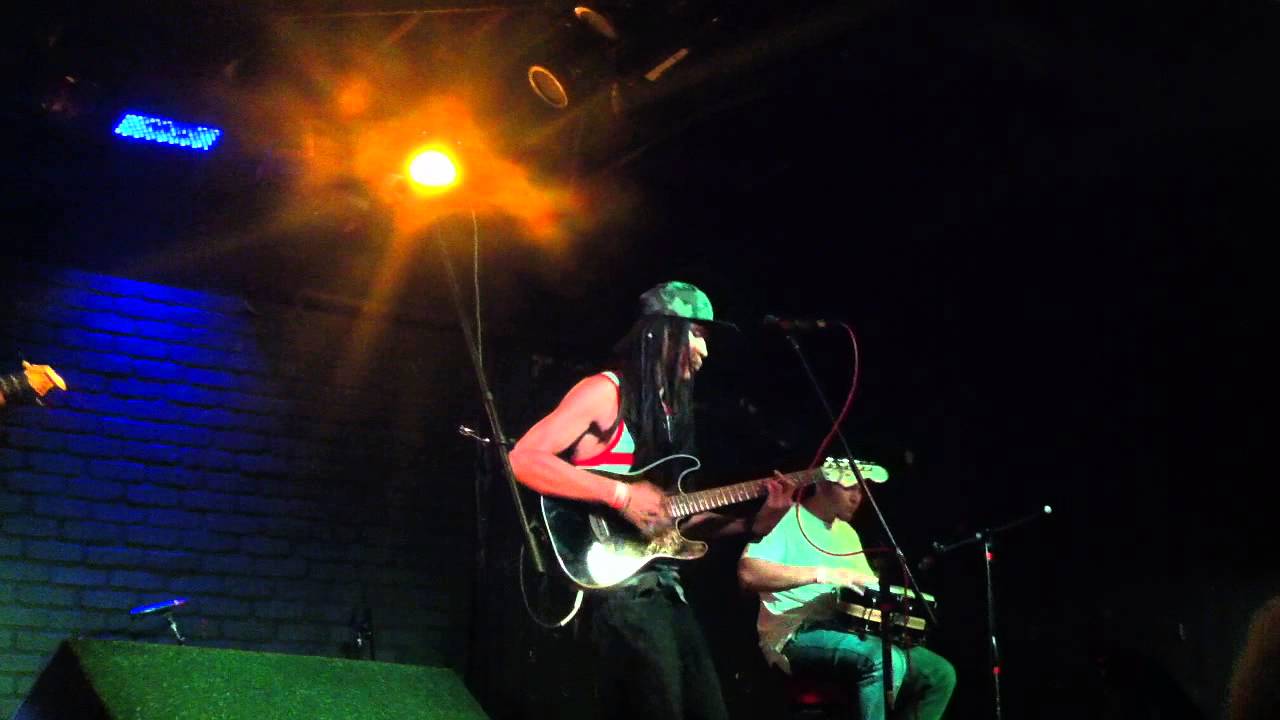 Hush Darling - Ras Linga (LIVE) HD