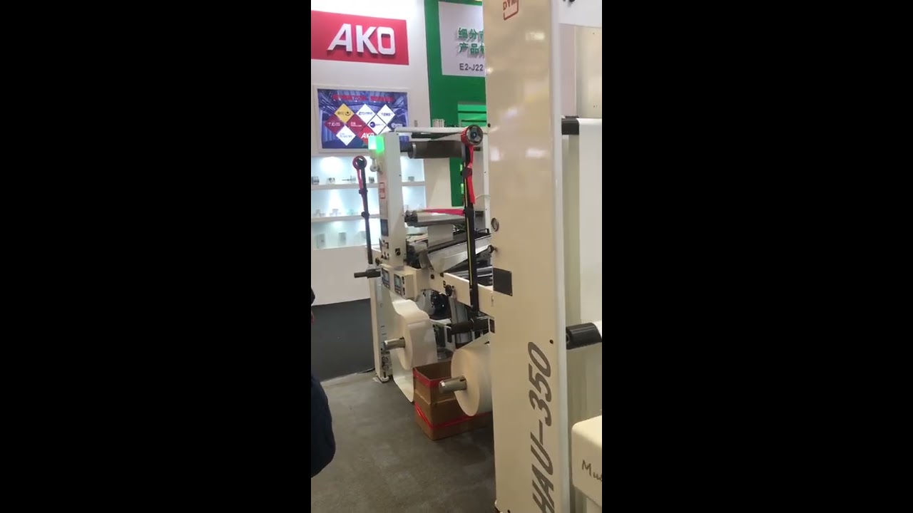 2019 DYM fully Automatic butt splice nonstop print system working in Labelexpo exhibition