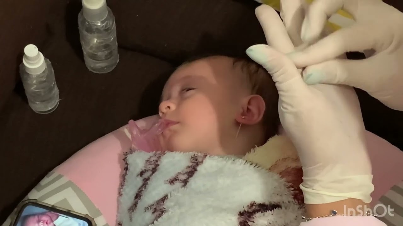 Furo humanizado na orelha da minha bebê/em casa