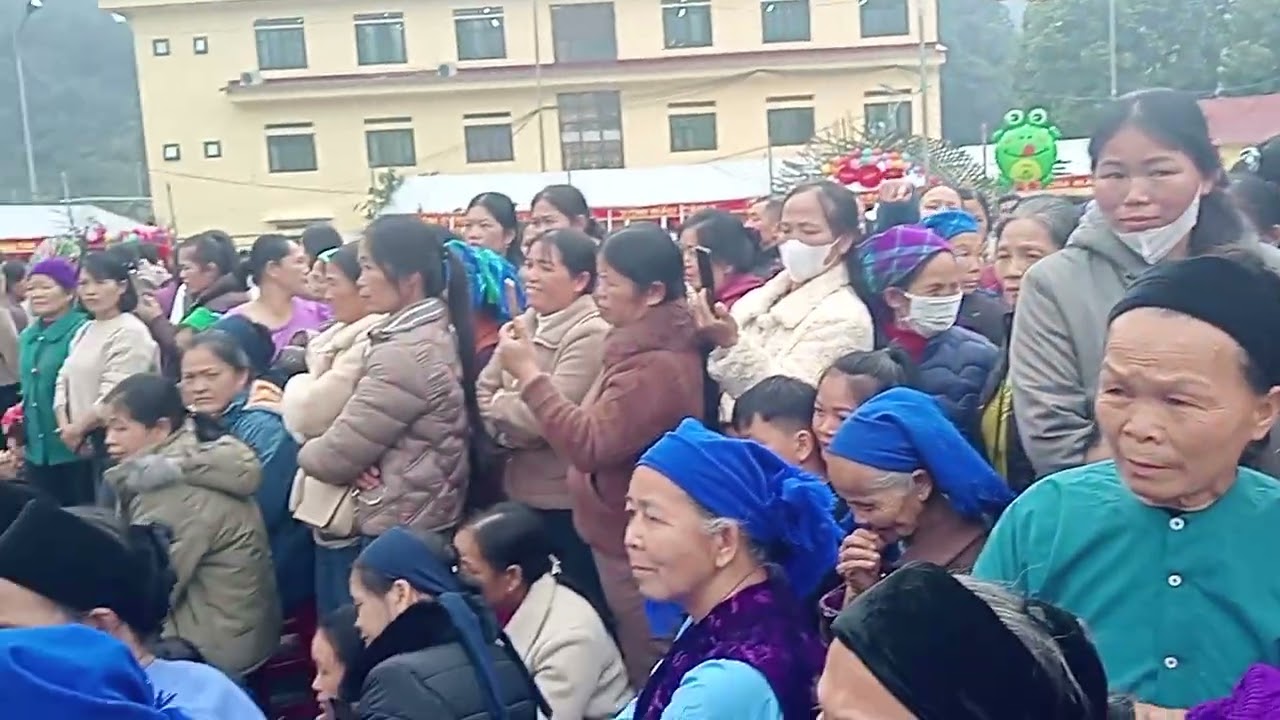 Bế tân hát mừng xuân xã đôc lập nghe thật là moi người cùng nghe ạ 