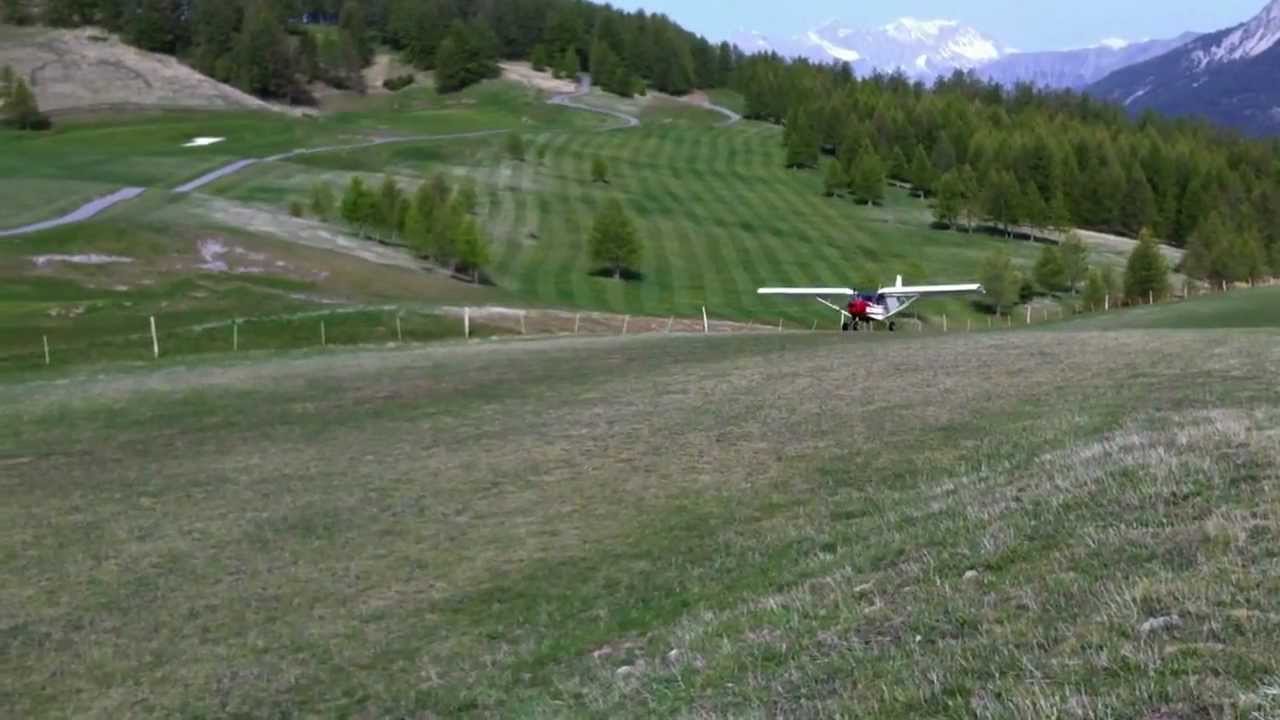 Atterrissage à Valberg en Zenair CH 701 STOL.