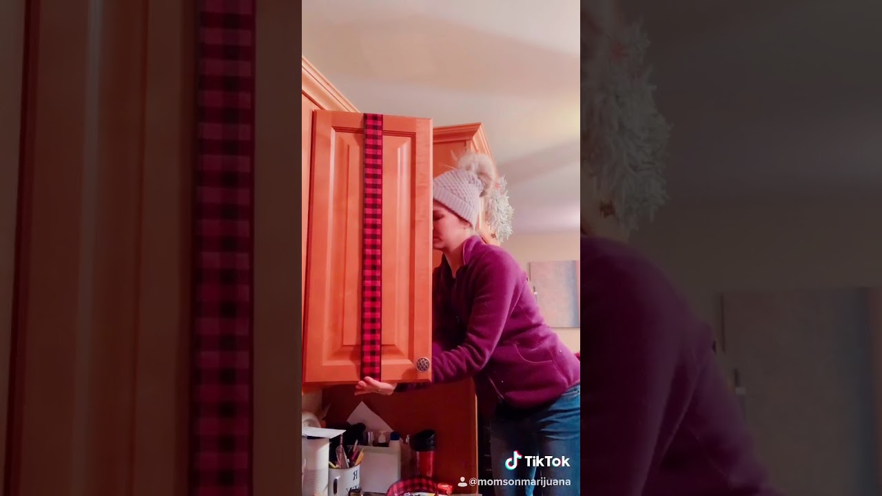 DIY kitchen cabinet Christmas decorations