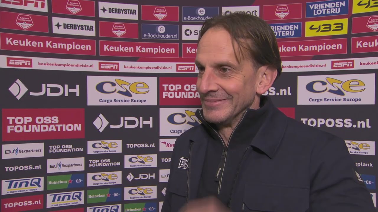 Rehm over doelpunt Pinto: 