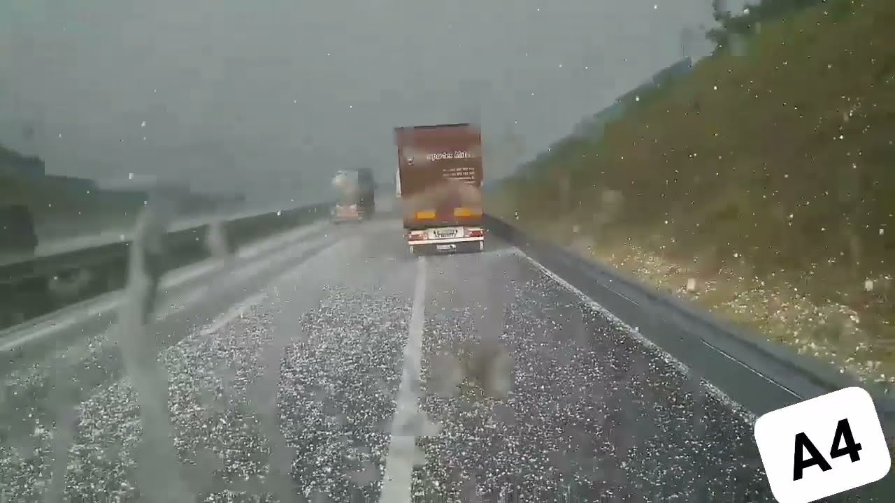 Tempestade de chuva e granizo com bolas gigantes