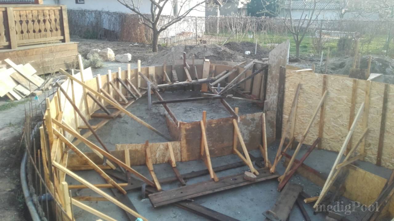 Medence építés: betonozás, zsaluzás