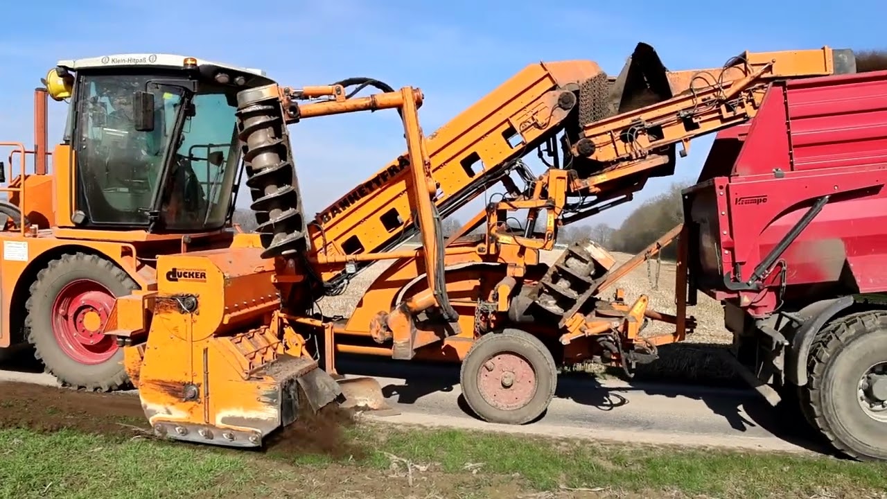Fendt 724 mit Tridemkipper unter Bankettfräse SBF 900.