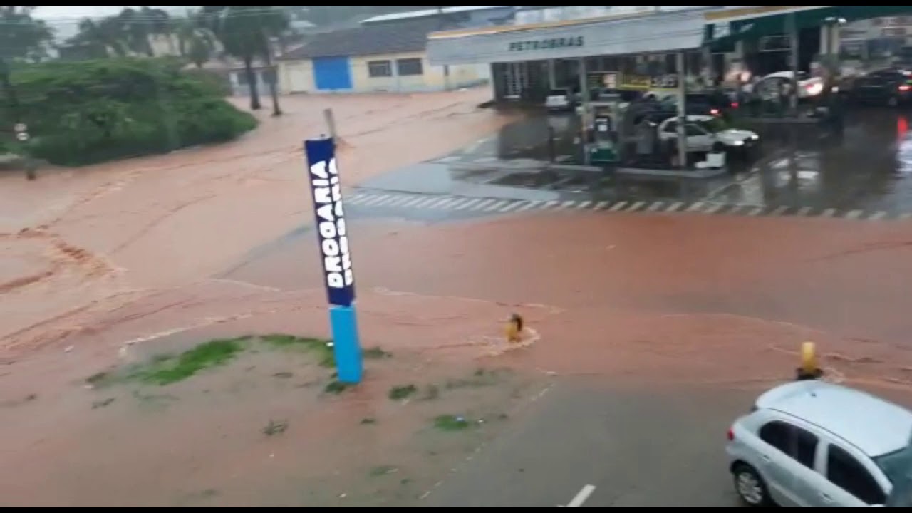 Temporal alaga principais ruas de C&aacute;ssia (MG)