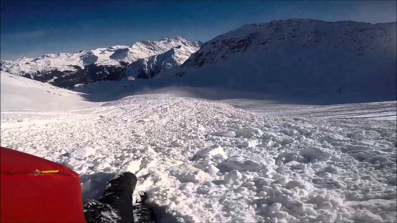 D&eacute;monstration: OUI, un sac airbag est tr&egrave;s utile en cas d'avalanche! www.tandem.ch
