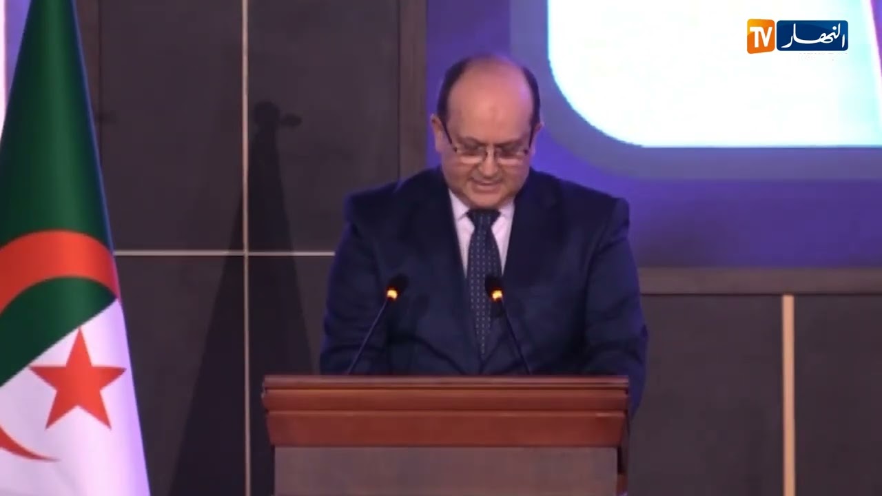الوزير الأول يشرف على حفل تكريم الفائزين بجائزة رئيس الجمهورية للباحث المبتكر