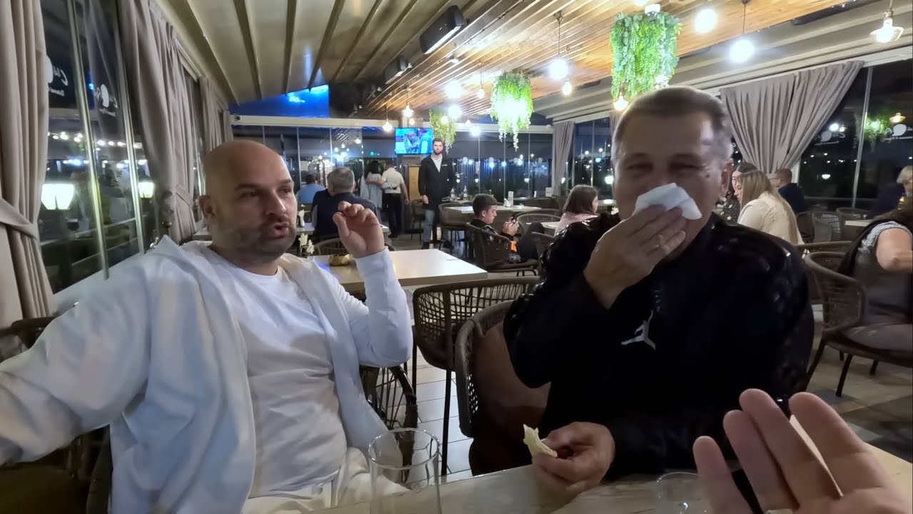 NEA MĂRIN, CÂND ÎȘI IA RESTUL, ZGÂRIE MASA! 