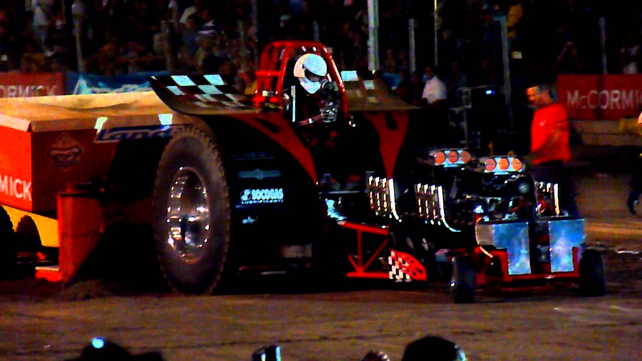 Fiera Millenaria Gonzaga 2011 - Tractor pulling 4
