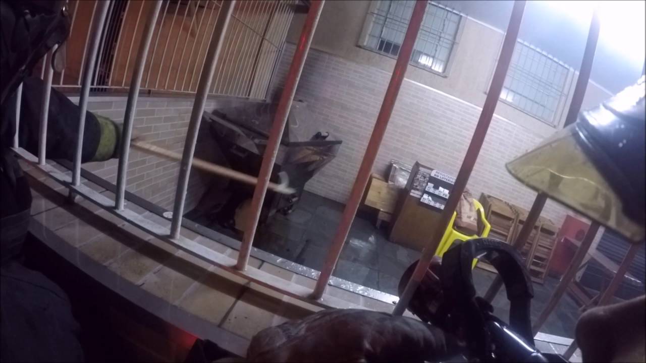 Deslocamento Comando de Área 4A para ocorrência de fogo em restaurante
