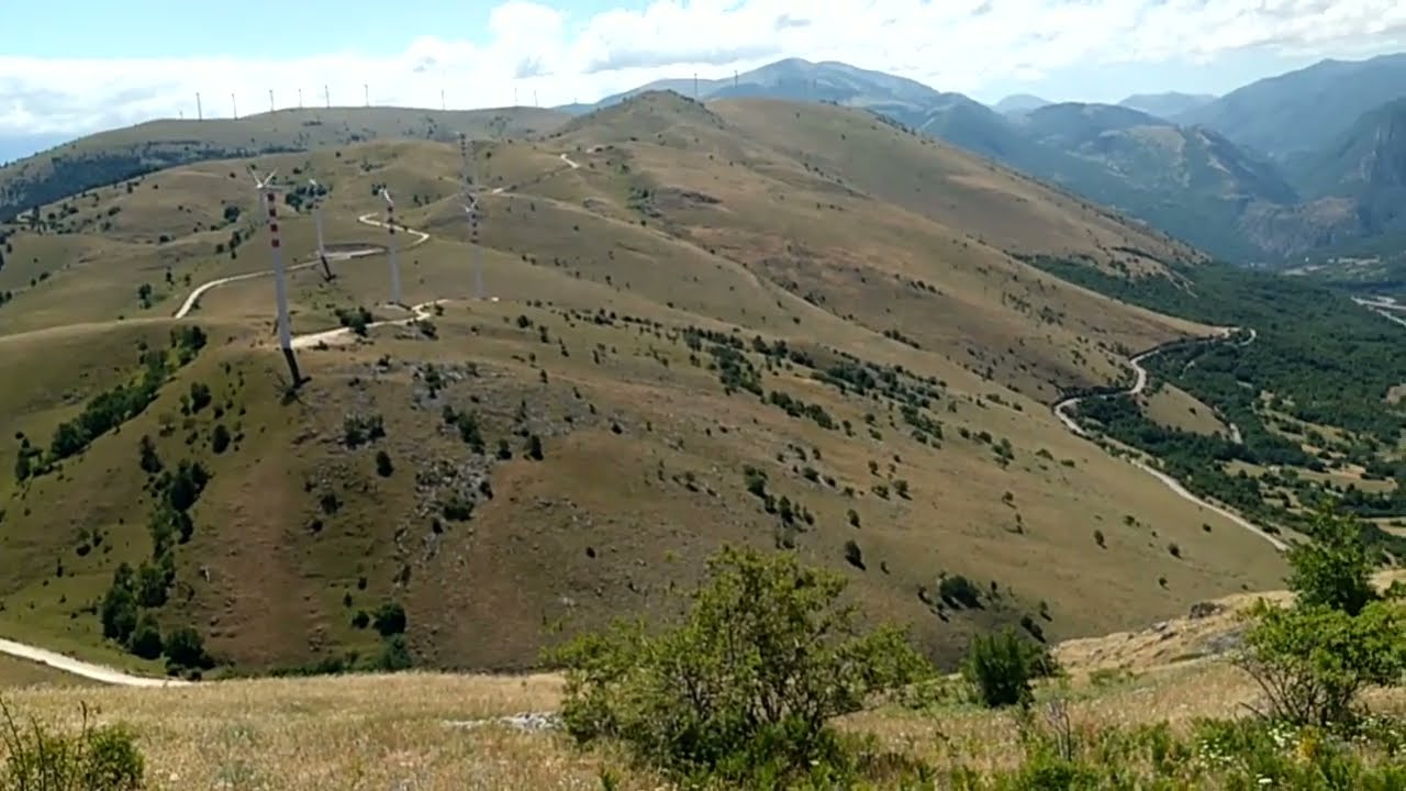 Da Cocullo in Abruzzo Trek nel Parco Pale Eoliche e sulla montagna di fronte passando su 7 Cime.