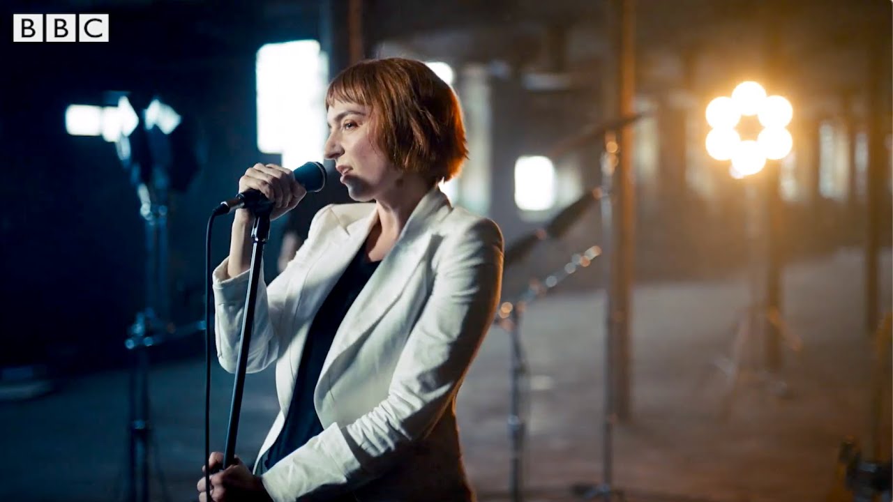 LoneLady (There Is) No Logic - Live on Later ..With Jools Holland