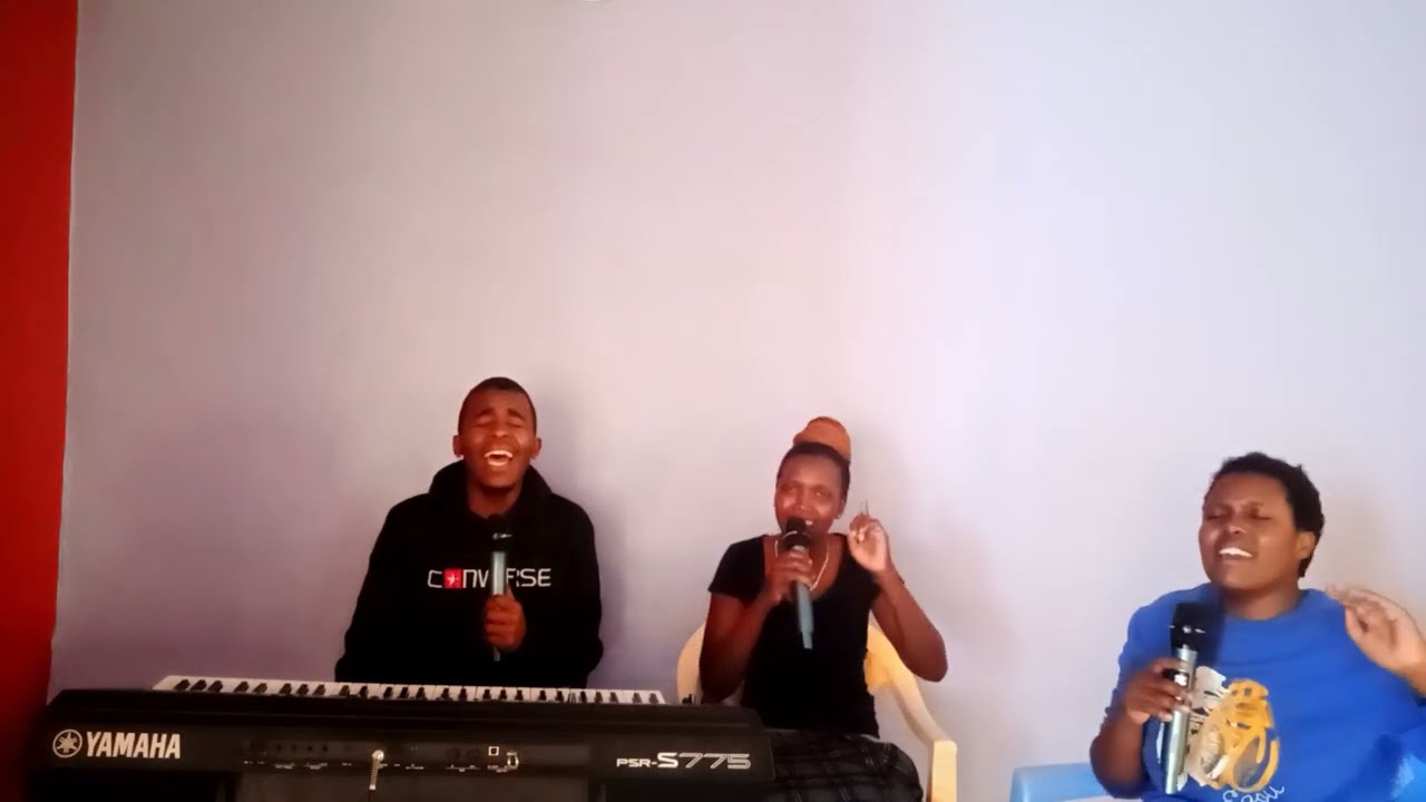 TUNAKUINUA BWANA  WEWE WA AJABU COVER