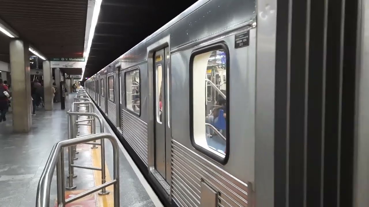 Frota L e J (L43 e J33) na esta&ccedil;&atilde;o Ana Rosa