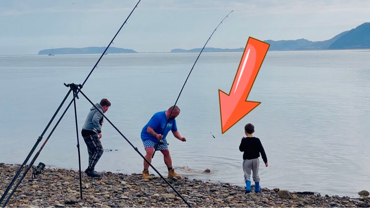 BIG FISH on the MIGHTY MENAI STRAIT❗️UK Sea Fishing 🎣