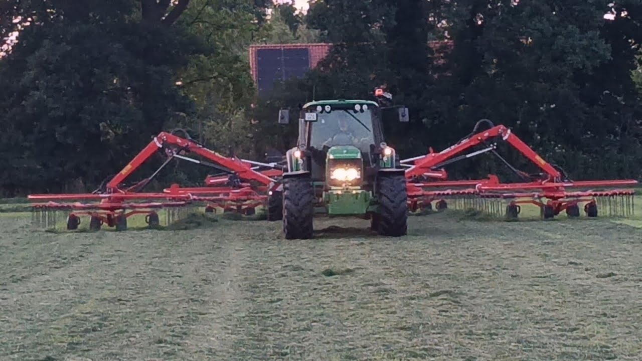 John Deere en Kuhn harken