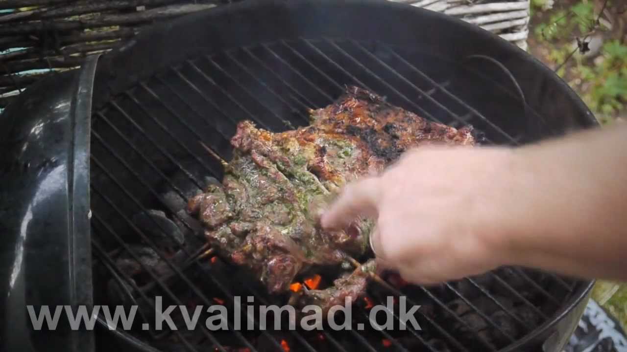 Udbenet, marineret og grillet lammekølle