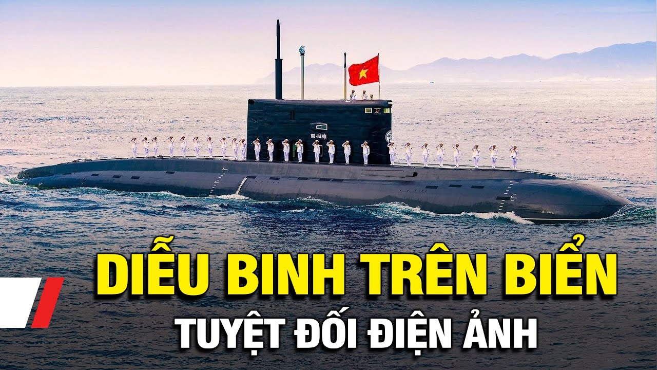 Diễu binh trên biển 'tuyệt đối điện ảnh' với dàn tàu chiến, tàu ngầm cực khủng