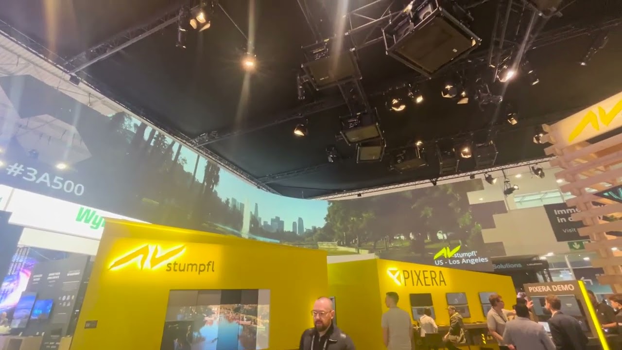 Proiezione strip immersiva - Mostra ISE