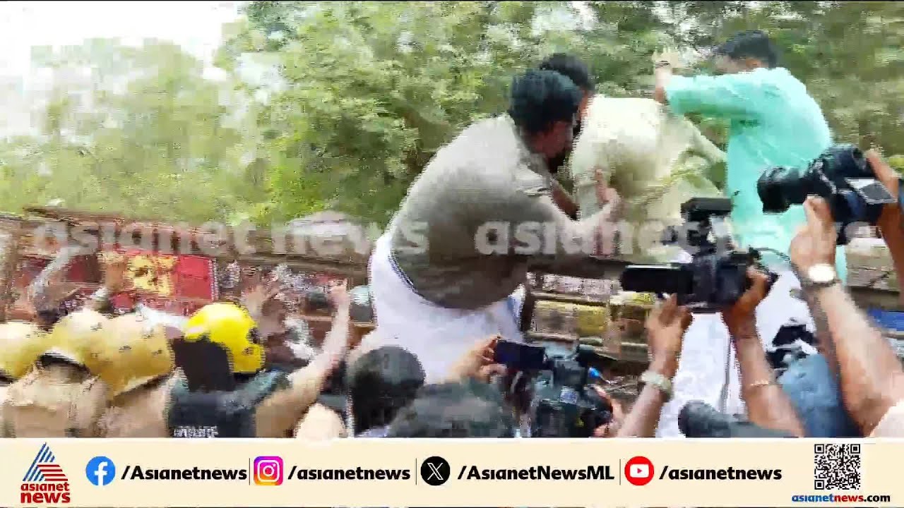 നിതിന്റെ മരണം; മതിലും ബാരിക്കേടും ചാടിക്കടന്ന് SFI പ്രതിഷേധം, ദന്തൽ കോളേജിന്റെ ജനലുകൾ തകർത്തു